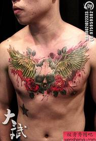 asas dominadoras populares pré-tórax e padrão de tatuagem de caveira