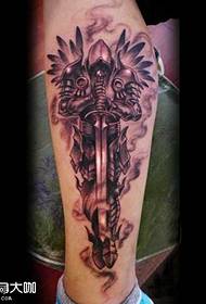 Patrón de tatuaje de anxo guerreiro de perna