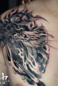 patrón de tatuaje de unicornio en el pecho