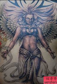 patrón de tatuaje de ángel hermoso espalda masculina