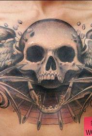 мъжки предни гърди готин популярен модел на татуировка на черепа