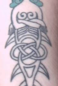 χέρι χρωματιστό μεσαιωνικό τατουάζ γοργόνα στυλ