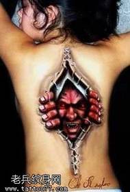 patrón de tatuaje de demonio pelado de espalda