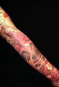 flower arm on the arm is small as a tattoo
