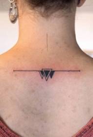 vajza mbrapa elementet gjeometrike të linjës së zezë fotografi tatuazhe të hollë krijuese
