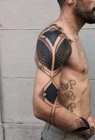 geometriese stel groot tattoo-tatoeëring met swartgrys punt