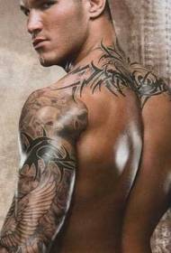 strani muški crno-bijeli uzorak tetovaža