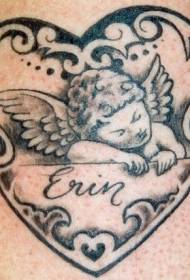 Sovende engel og hjerteformet tatoveringsmønster