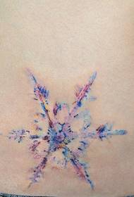 très beau tatouage totémique de neige colorée