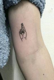 mannelijke arm op zwarte lijn geometrische element literaire gebaar tattoo foto