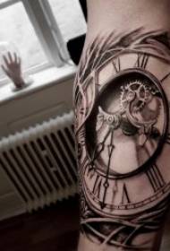 model de tatuaj de ceas 10 craniu negru tatuaj gri și model de tatuaj combinație de ceas