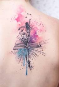slaba vodena boja mali svježi uzorak tetovaža djeluje 9 listova