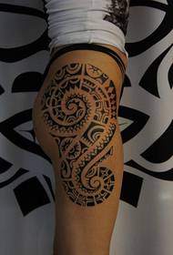 Isizwe kwiphepha elisemva le-vertebrae Totem tattoo