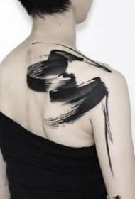 tamsiai juodas elegantiškų rašalo stiliaus tatuiruočių dizaino rinkinys