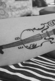 muška ruka na crnoj Geometrijske jednostavne linije zgodna slika tetovaže za violinu