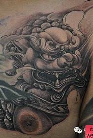 Tang løve tatoveringsarbeid