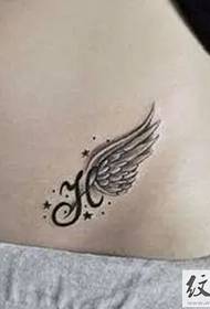 patrón de tatuaje de alas blanco y negro simple
