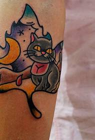 узорак тетоваже мале мачке на јаворовом листу је врло индивидуалан