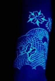 Флуоресцентен дракон и цвете татуировка модел