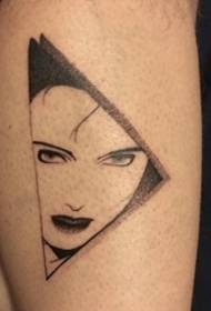 Schwarzes Stachel Tattoo Geometrisches Element Tattoo Dreieck Tattoo Bild