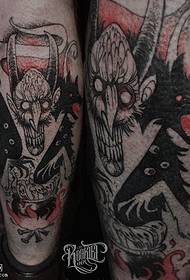 earsting swart-griis fûgel tatoeëringspatroan