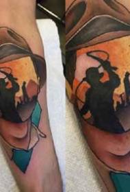Personalitate creativă cu un model de tatuaj de față colorat din Texas