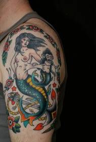 Patrón de tatuaje clásico de brazo grande sirena y pez mono