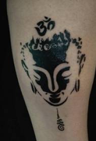 braccio maschile sulla linea astratta nera Immagine di tatuaggio statua di Buddha