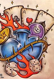 Corak manuskrip tato dadu jantung warna