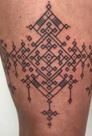 Klassiskt tatueringsmönster - Svartgrå skiss Stingtips Creative Literary Jagged Classic Tattoo Pattern