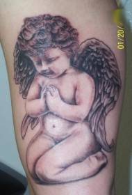 Patrón de tatuaje de bebé angelito rezando