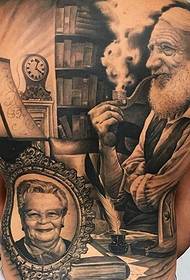 Modèle de tatouage portrait féminin et manuscrit de tatouage au dos