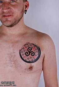 patró de tatuatge de tòtem religiós al tòrax