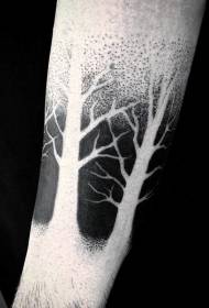 juodos ir baltos dėmėtos medžio tatuiruotės modelis