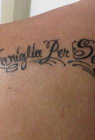 tillbaka svart italiensk tatueringsmönster
