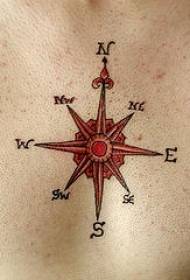 Krūtinės spalvos kompaso tatuiruotės raštas