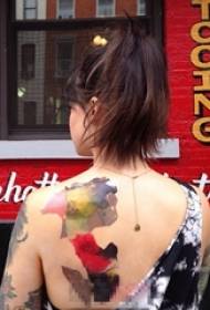 tytöt persoonallisuuden maalaustaidon takana geometriset luovat tatuointikuvat