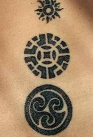 patrón de tatuaxe diferente símbolo redondo negro