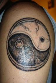svart og hvitt yin og yang sladder tatoveringsmønster for stor arm