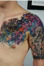 jongens schouder geschilderd gradiënt sterrenhemel elementen eenvoudige lijnen berg tattoo foto's