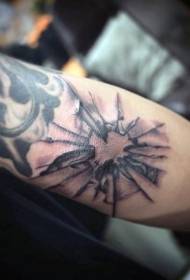Қару-жарақтың түпнұсқа дизайнындағы қара әйнек сынған татуировкасы