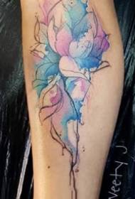 un conjunt de tatuatges bonics de color d'aigua amb petits patrons frescos