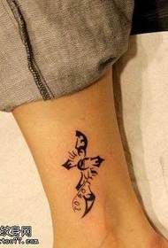 patrón de tatuaxe cruzada do pé
