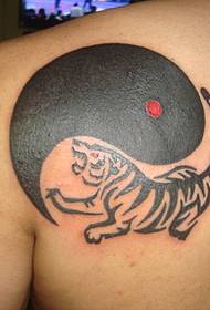 tenkas mākslas tetovējums
