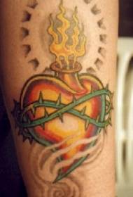 motif de tatouage coeur couleur sacre jambe