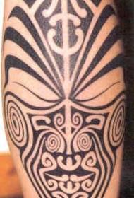 wzór tatuaż czarny maska plemienna osobowości