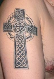braț model de tatuaj cruce celtic roșu
