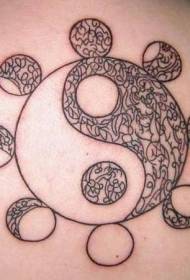 swart en wit yin en yang skinder met maan tatoeëringpatroon