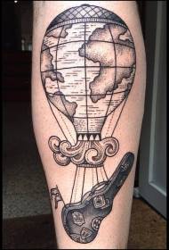 Globus d'aire calent de punt negre de vedella amb patró del món i tatuatge de guitarra