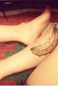 piger kalv malede geometriske linjer kreative banan mad tatoveringsbilleder